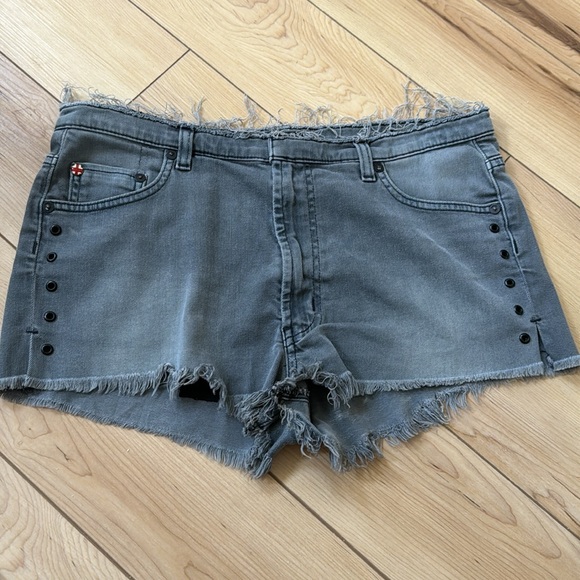 Hudson Tori Slouch Cut Off Shorts - Picture 2 of 11